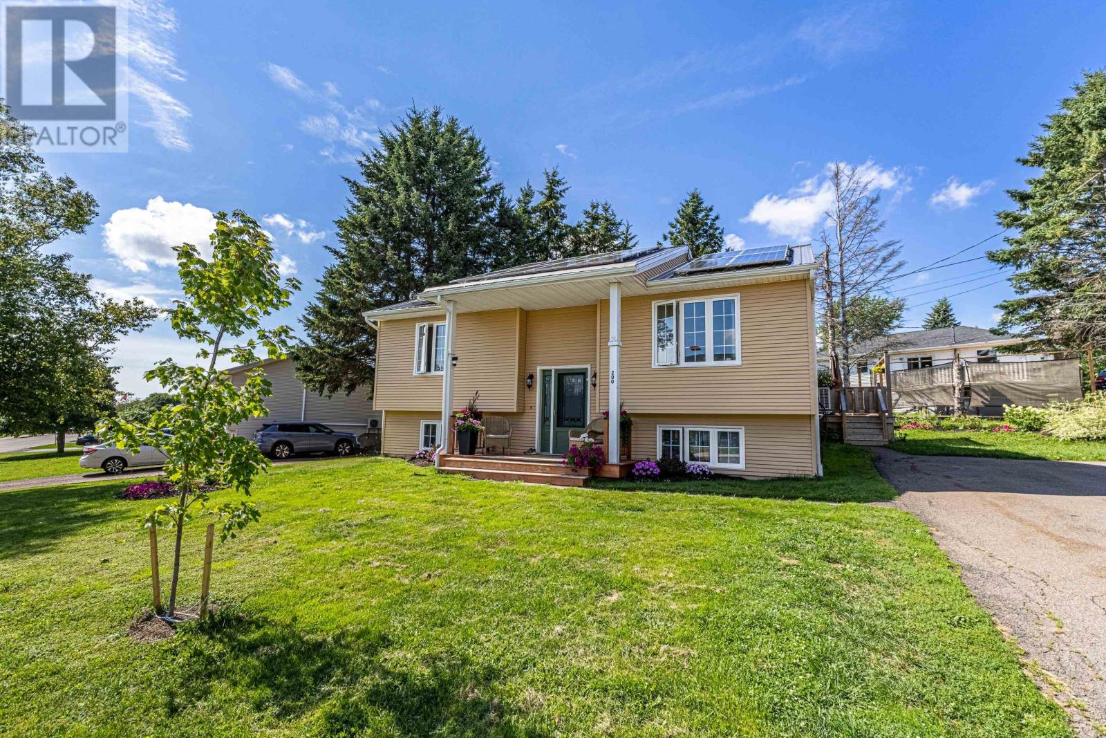 200 Westridge Crescent Property Photo 5