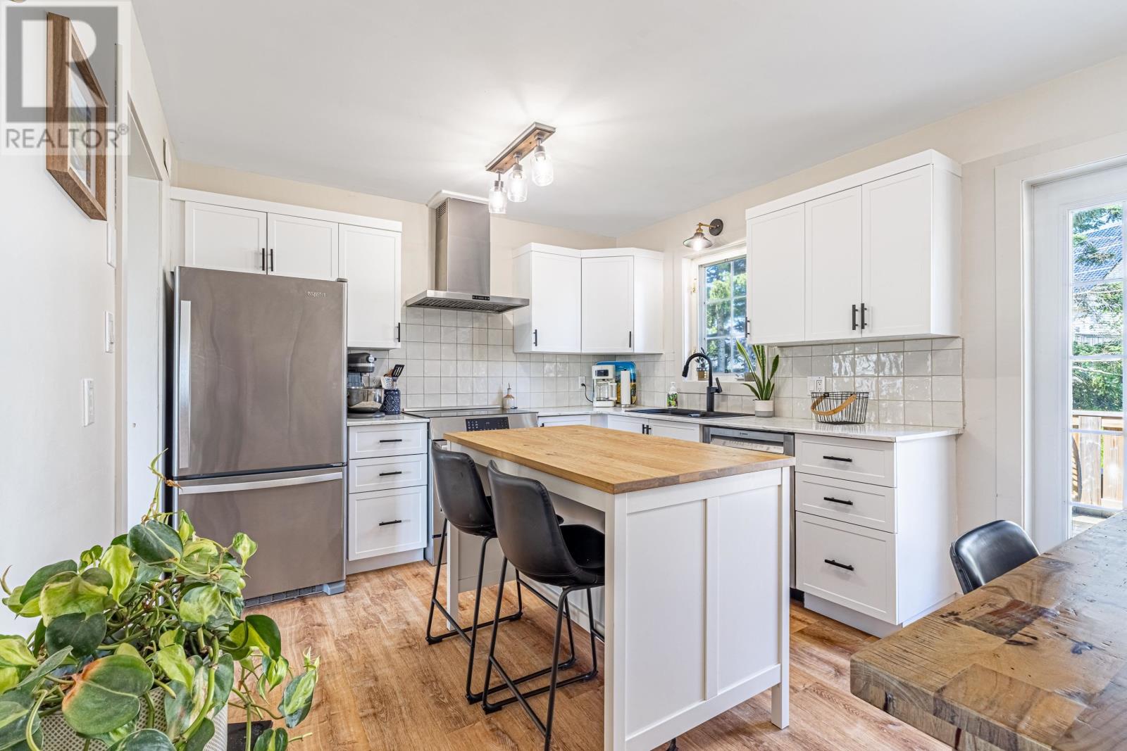 200 Westridge Crescent Property Photo 10