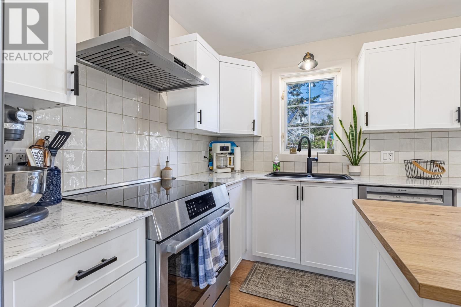 200 Westridge Crescent Property Photo 12