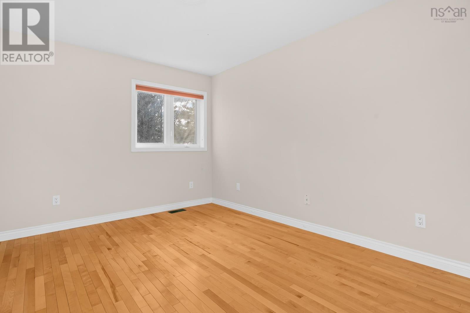 12 Falcon Place Property Photo 30