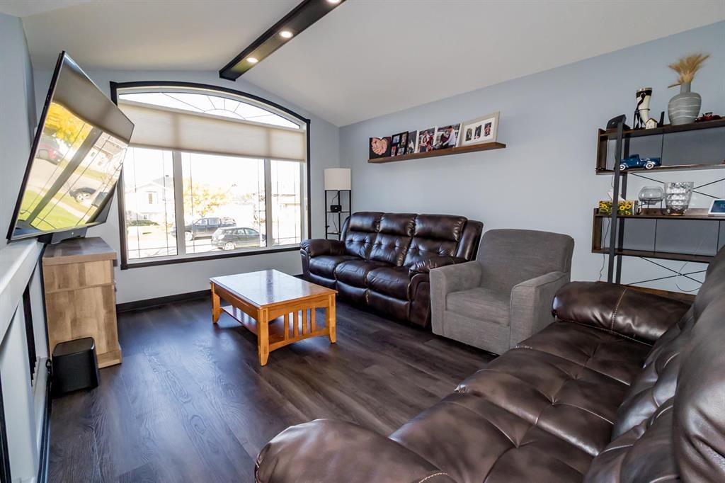 639 39th Street Property Photo 4