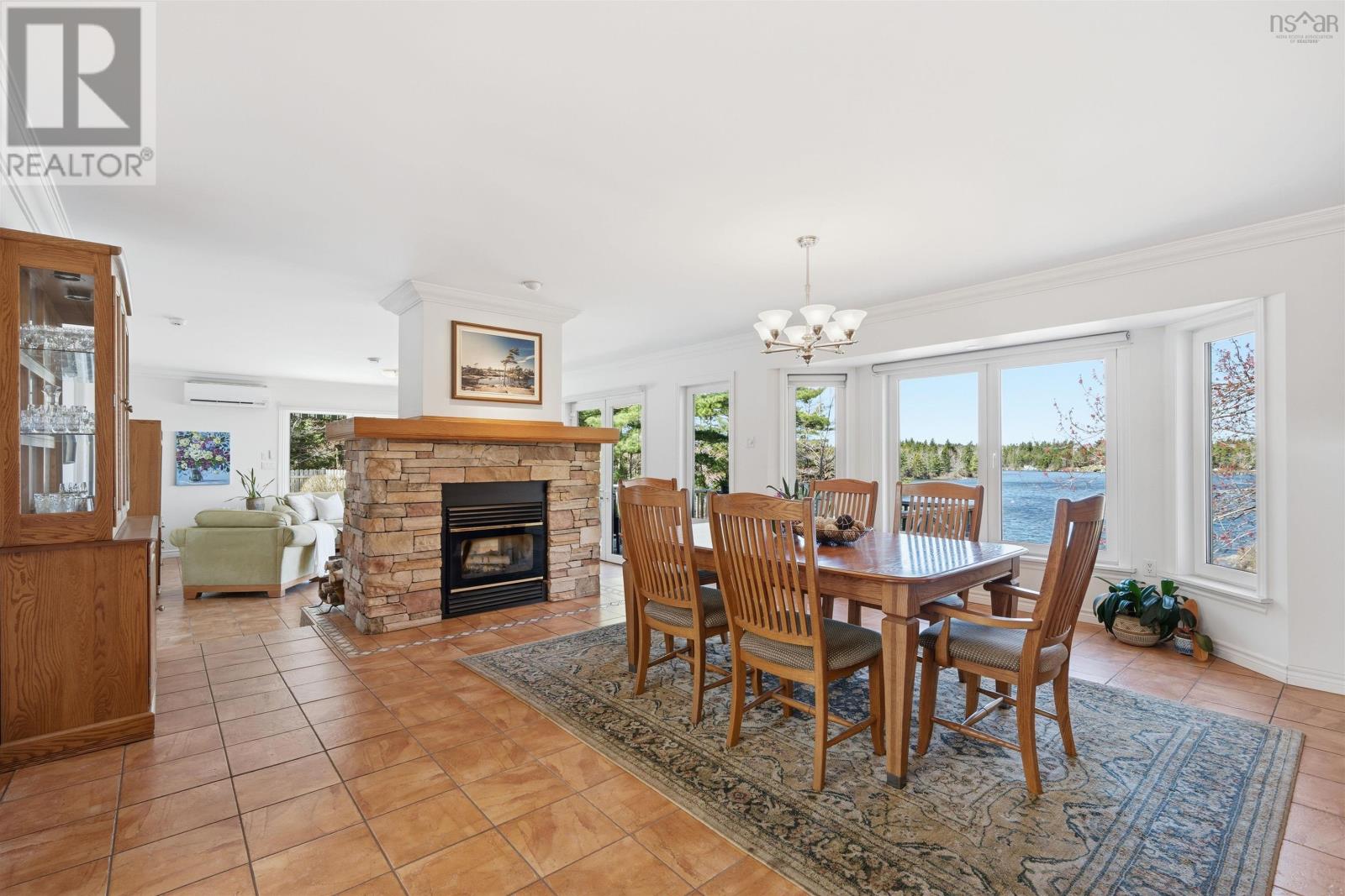 243 Lakeshore Drive Property Photo 7