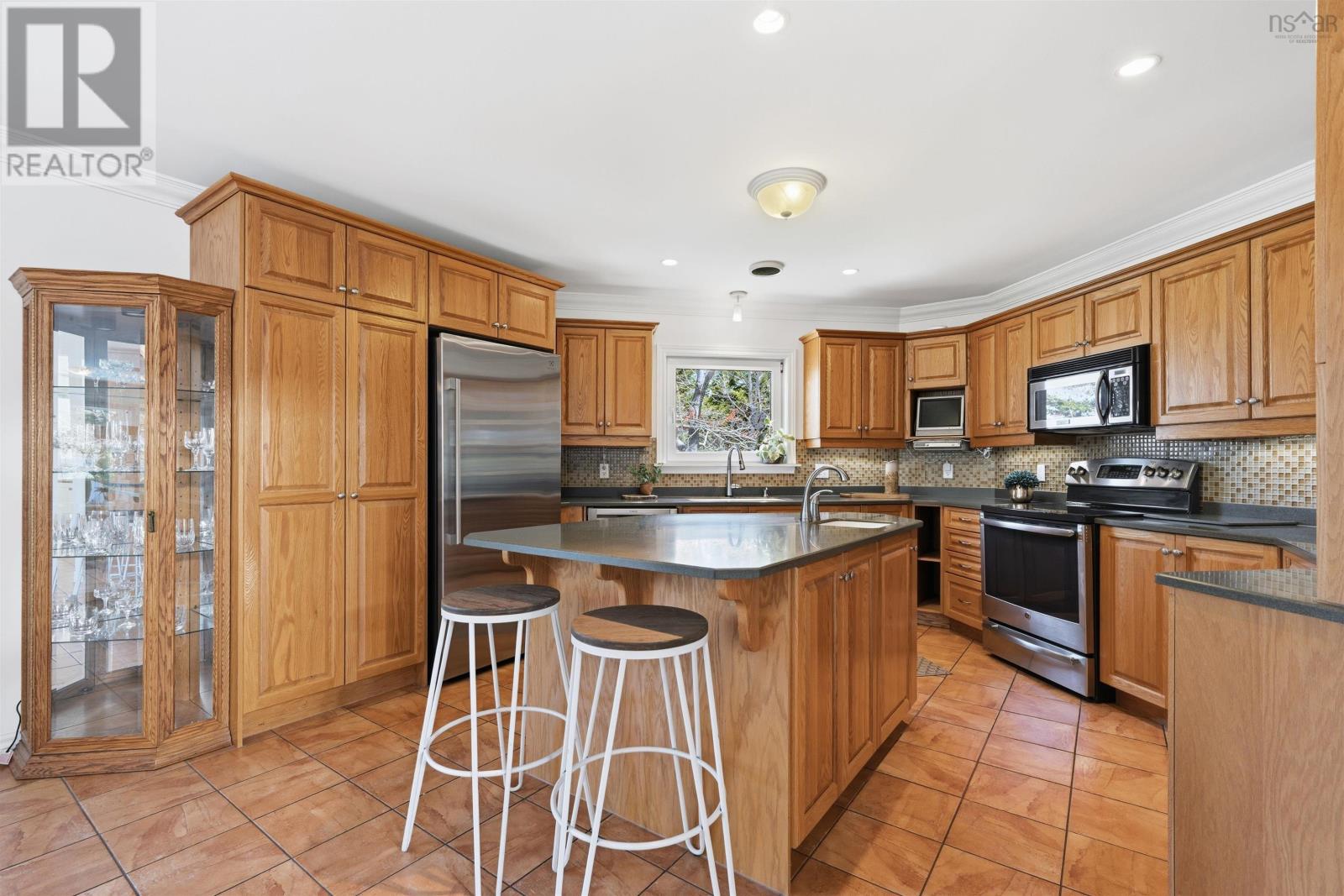 243 Lakeshore Drive Property Photo 9