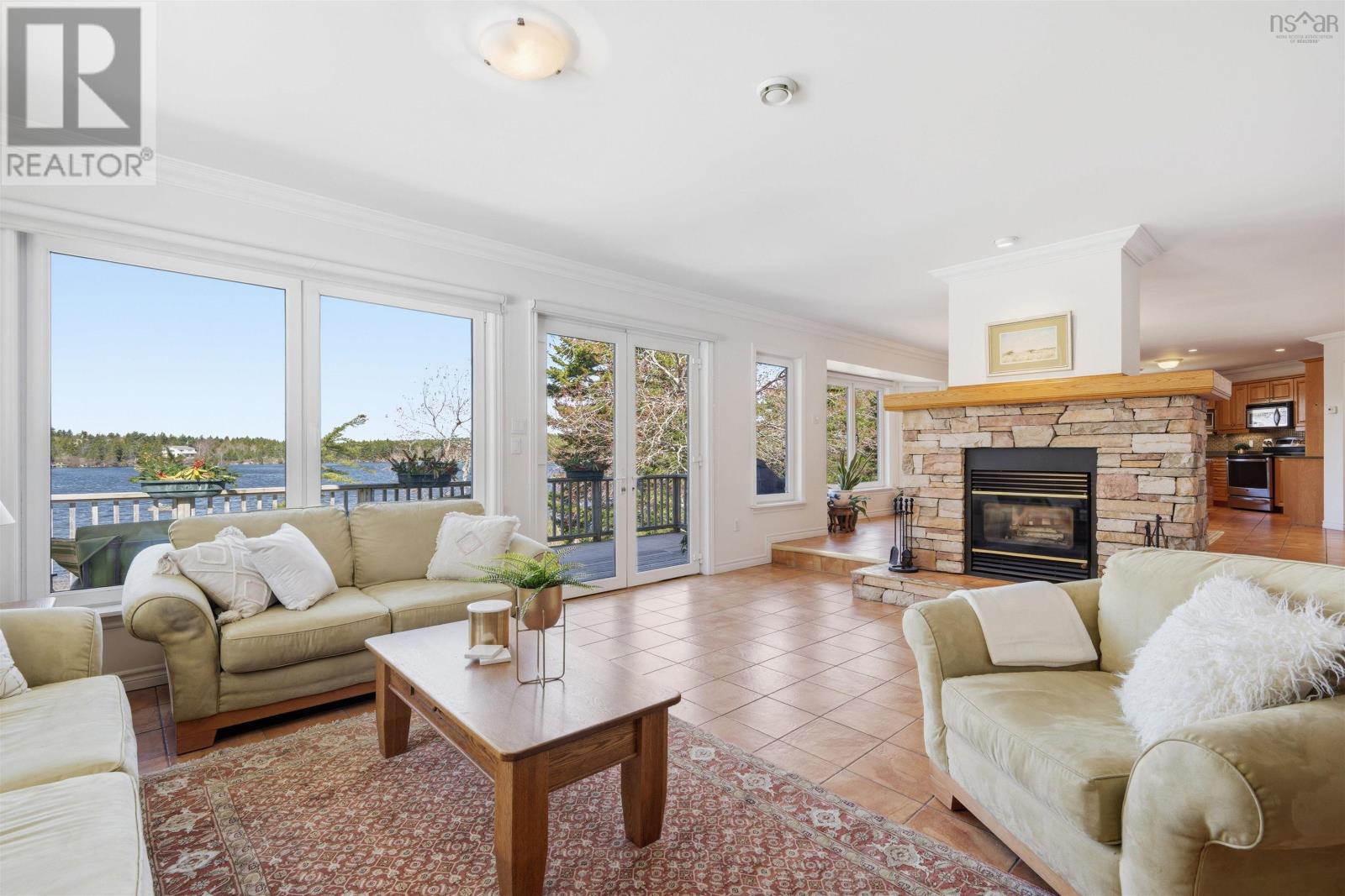243 Lakeshore Drive Property Photo 14