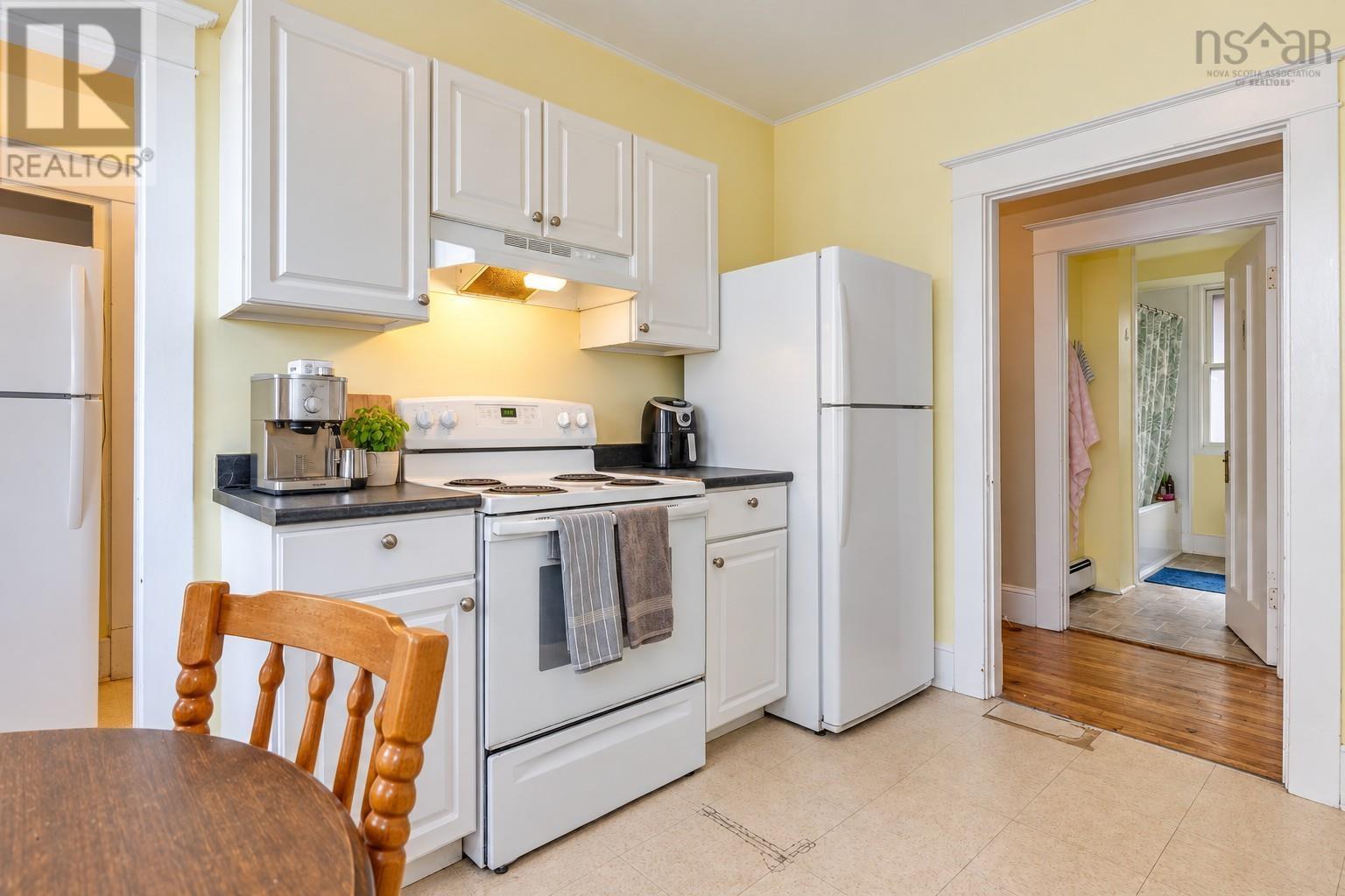 1550-1554 Vernon Street Street Property Photo 11