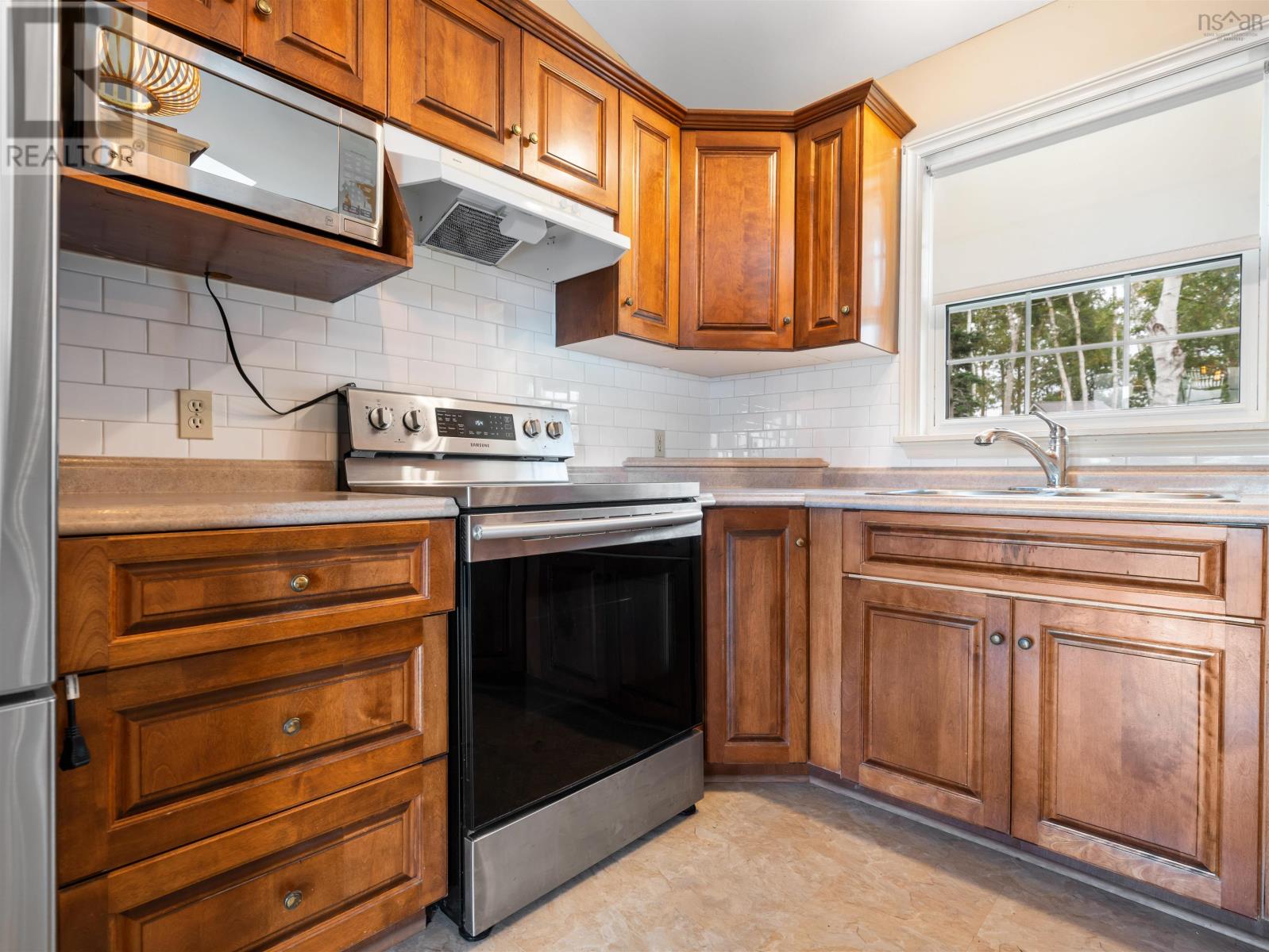 39 Arrow Head Crescent Property Photo 7