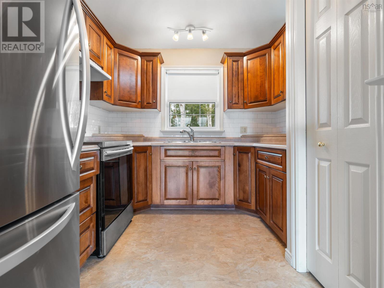 39 Arrow Head Crescent Property Photo 8