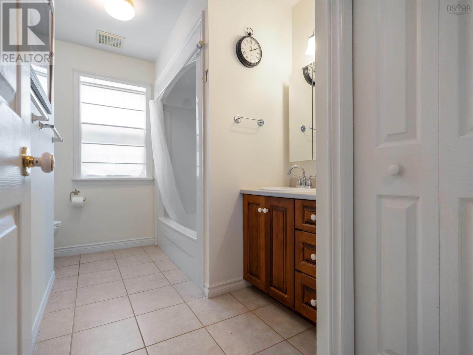 39 Arrow Head Crescent Property Photo 10