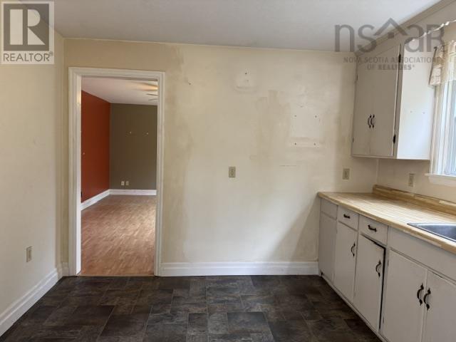7813 7 Highway Property Photo 6