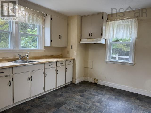 7813 7 Highway Property Photo 8