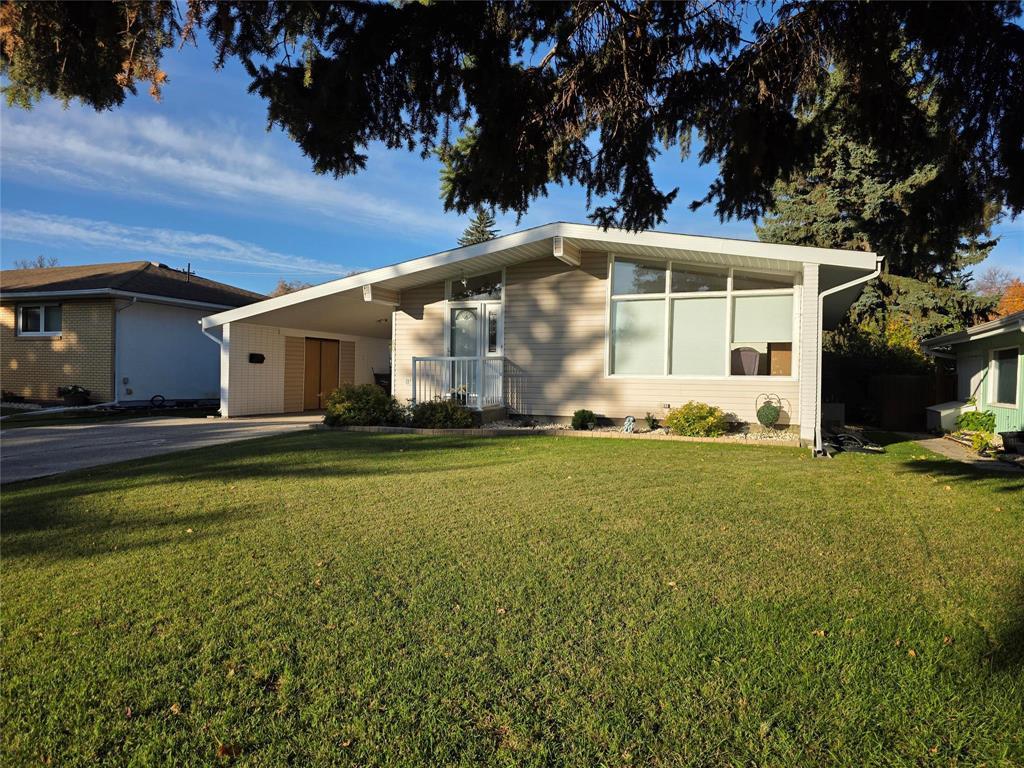 60 Laverendrye Crescent Property Photo 1