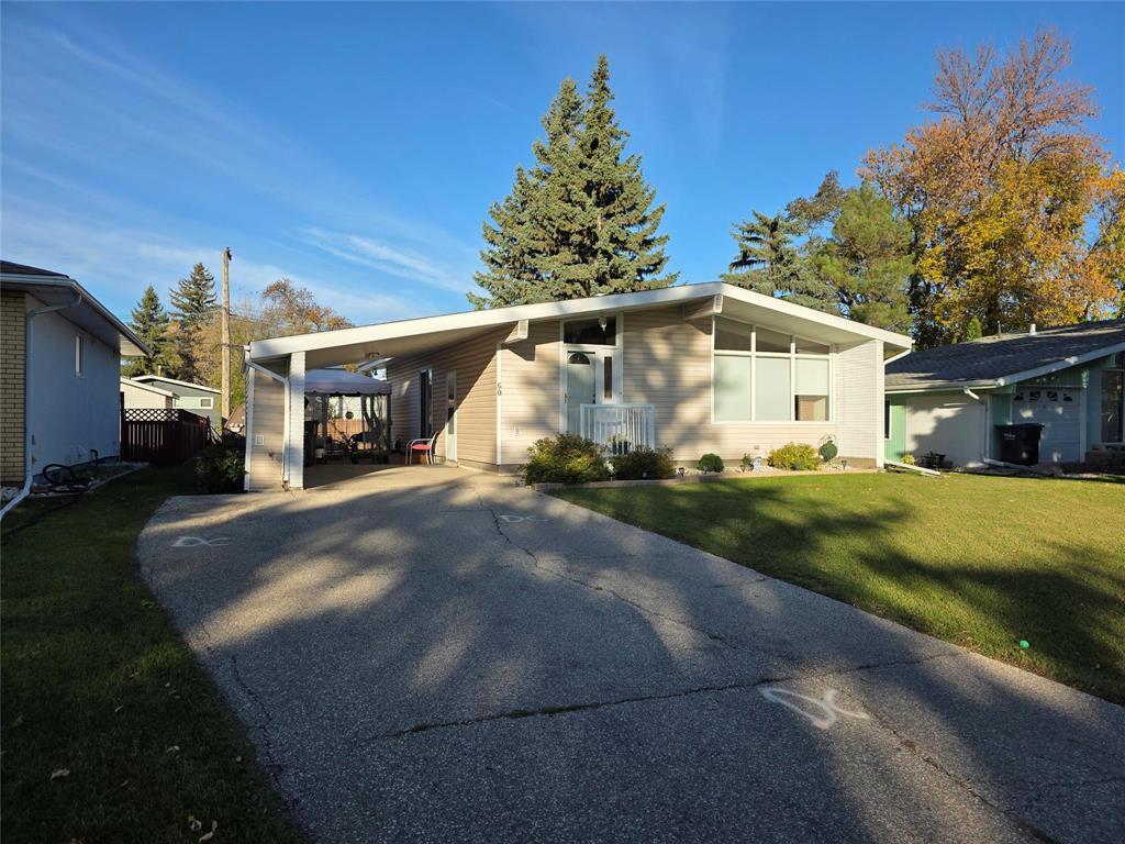 60 Laverendrye Crescent Property Photo 2