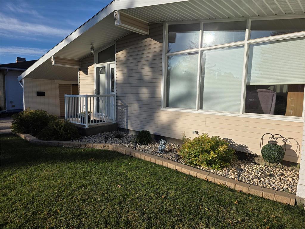 60 Laverendrye Crescent Property Photo 3