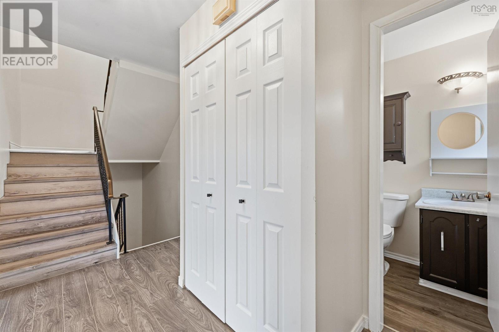 48 Regal Road Property Photo 9
