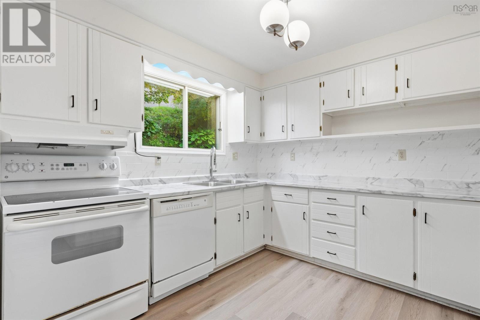48 Regal Road Property Photo 14