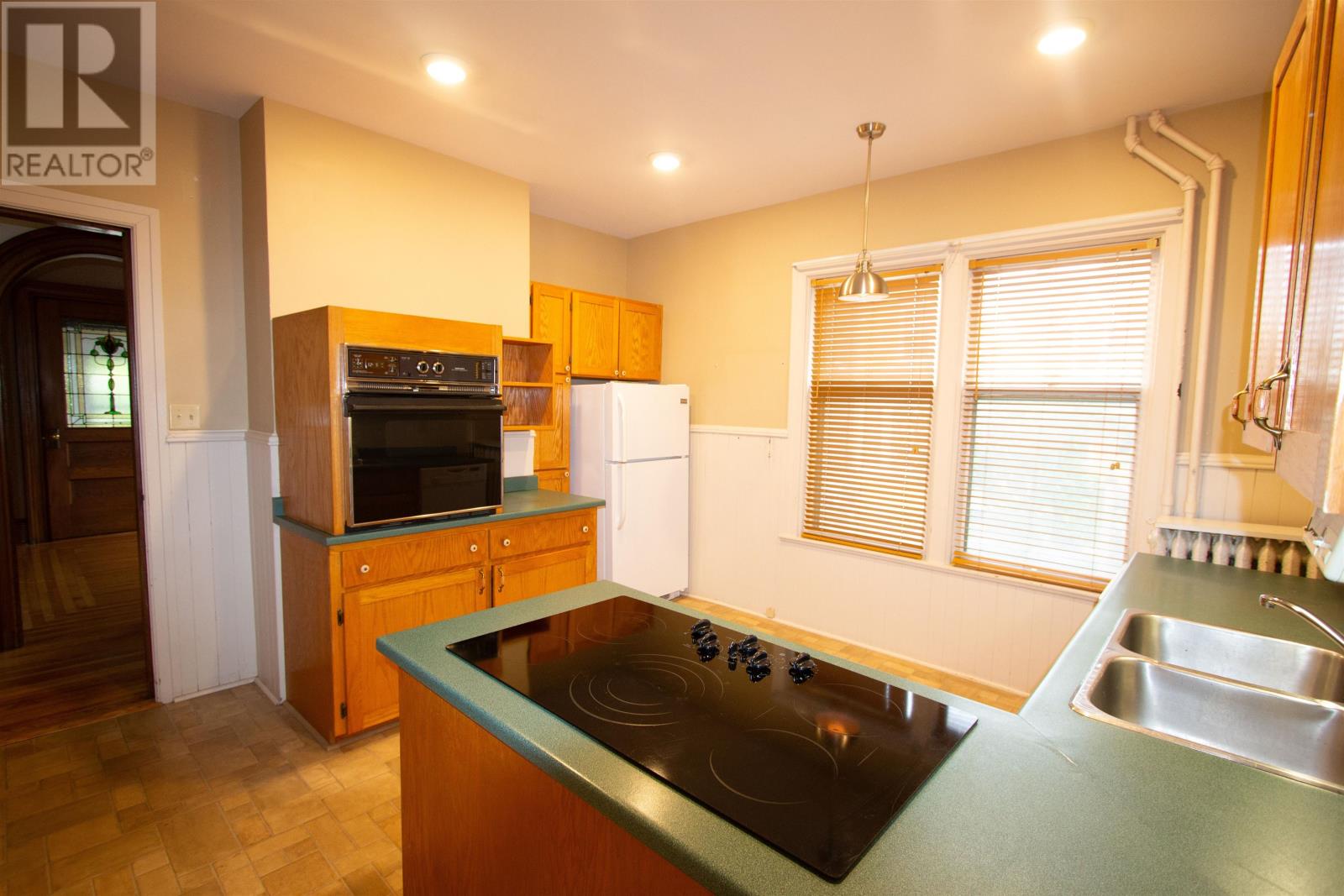 211 Notre Dame Street Property Photo 4