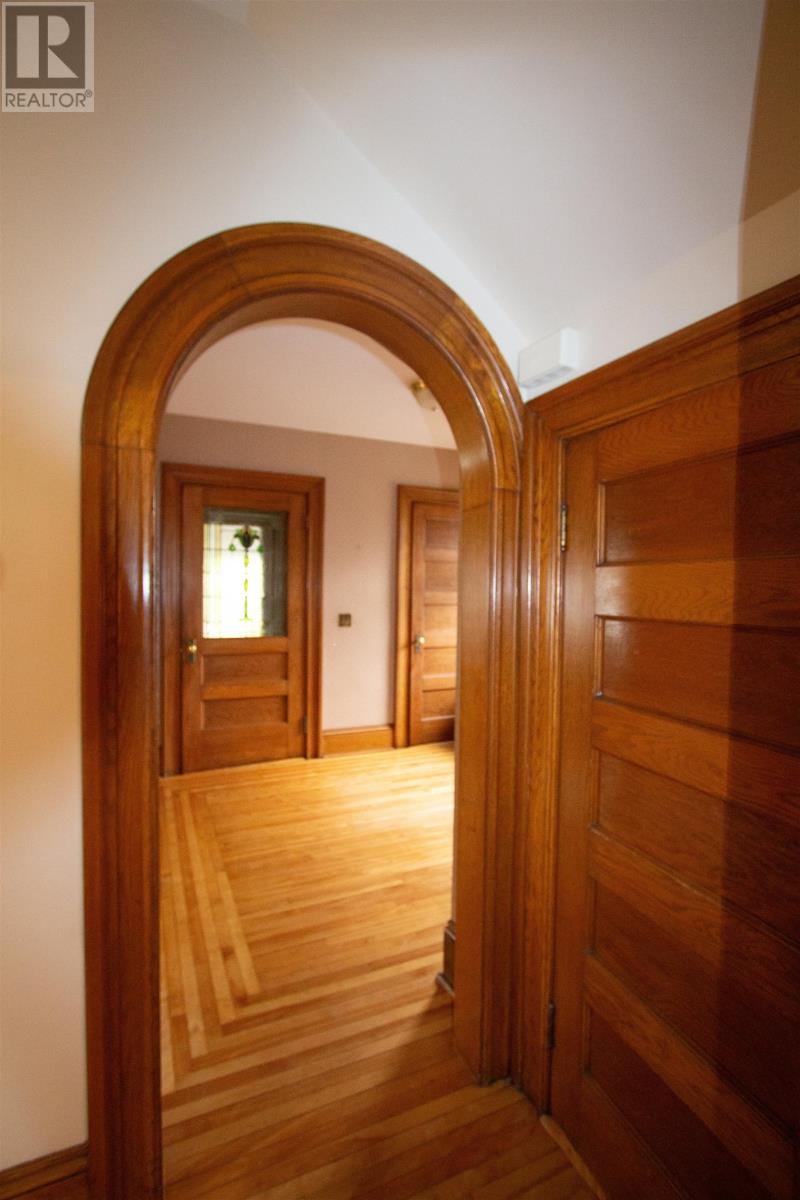 211 Notre Dame Street Property Photo 8