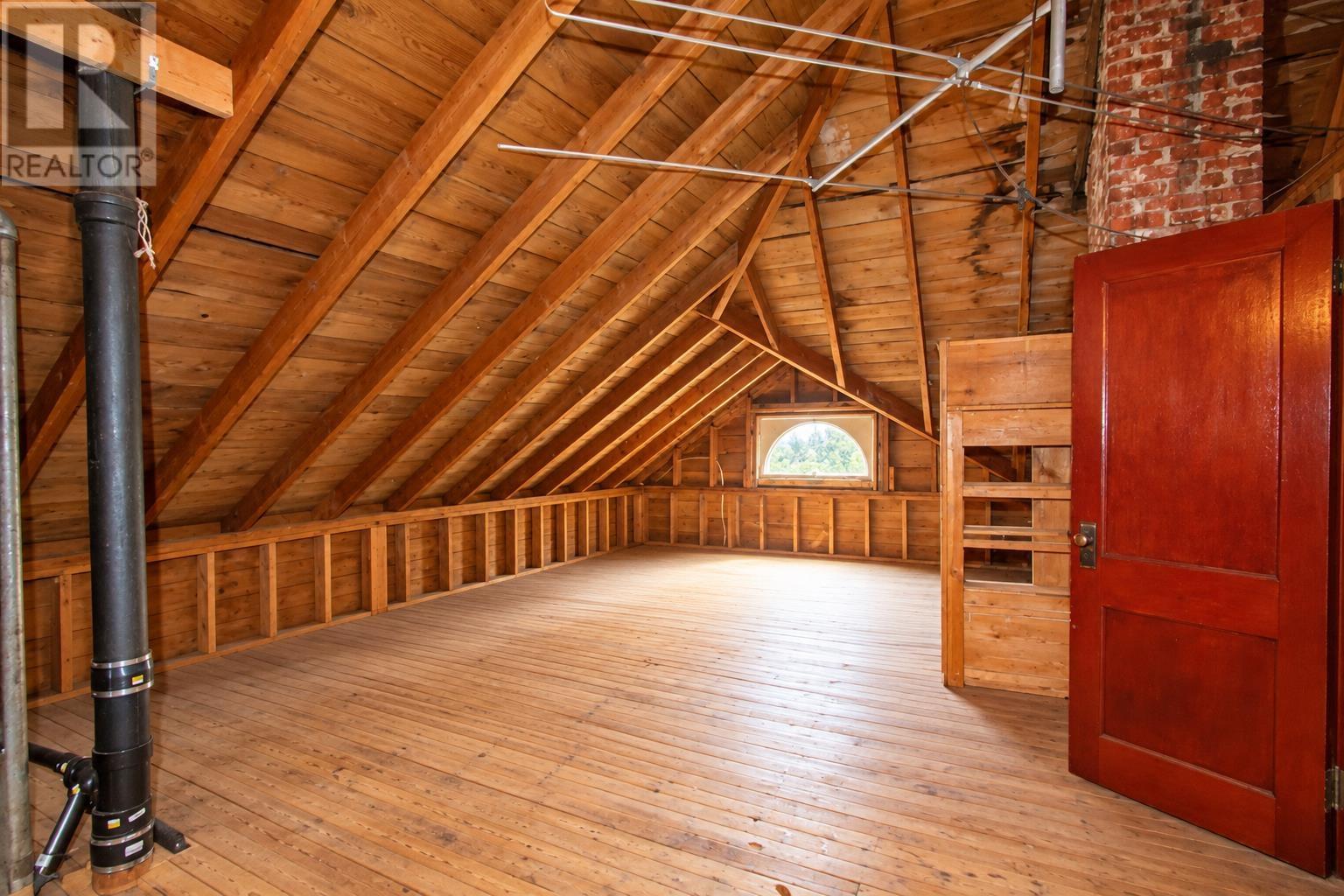 211 Notre Dame Street Property Photo 15