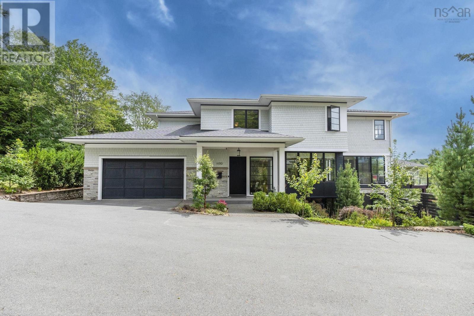 1170 Rockcliffe Street Property Photo 1