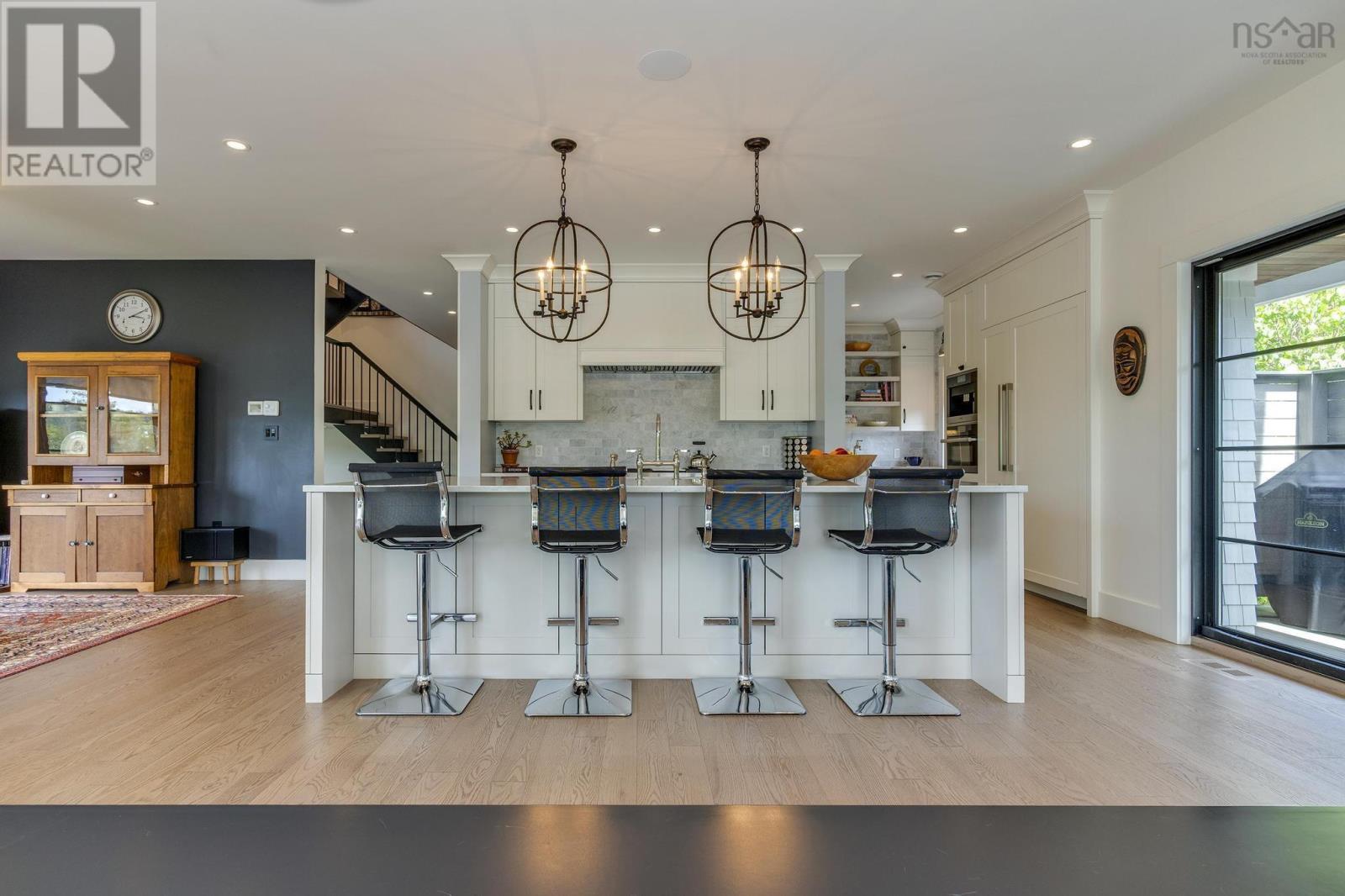 1170 Rockcliffe Street Property Photo 18