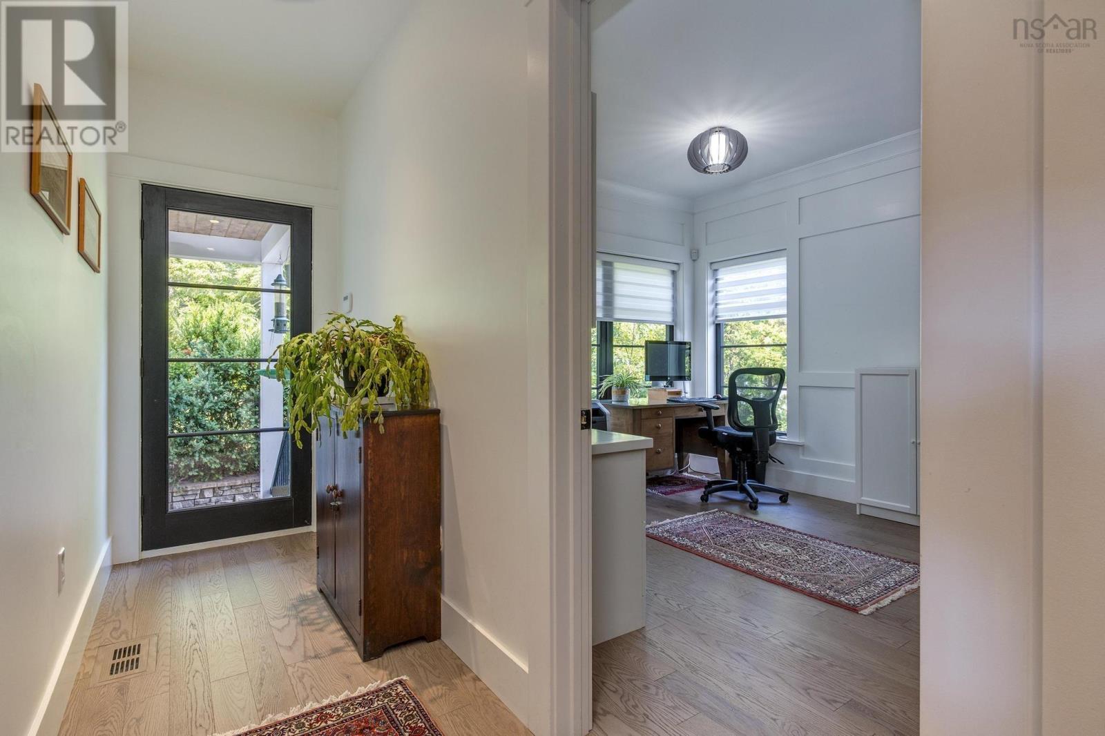 1170 Rockcliffe Street Property Photo 21