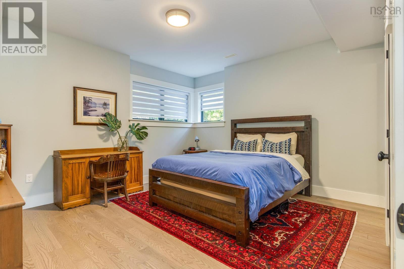 1170 Rockcliffe Street Property Photo 34