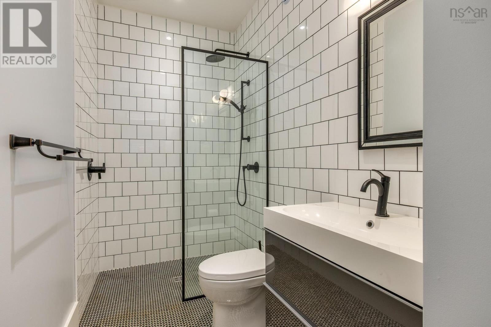 1170 Rockcliffe Street Property Photo 35