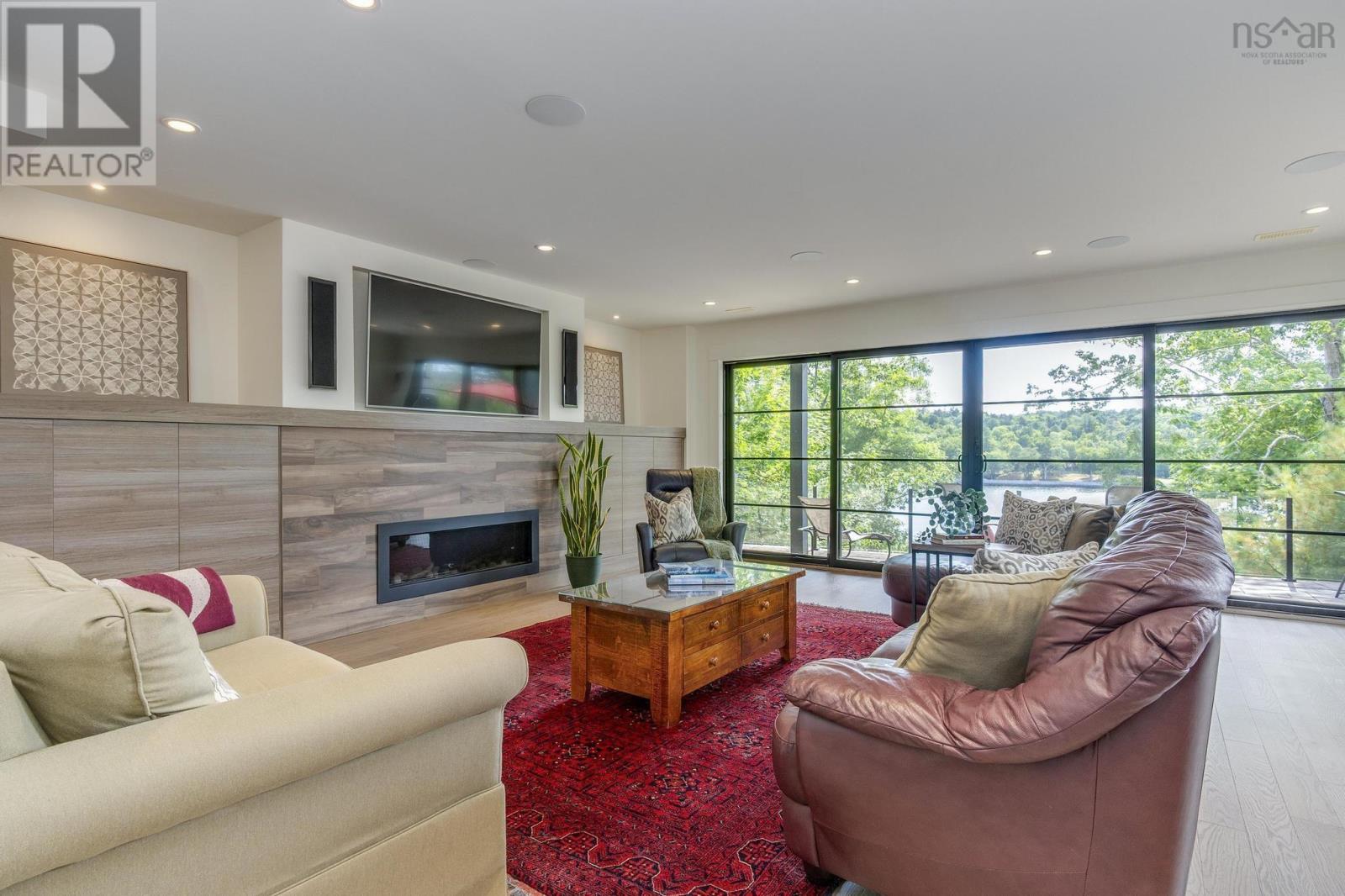 1170 Rockcliffe Street Property Photo 40