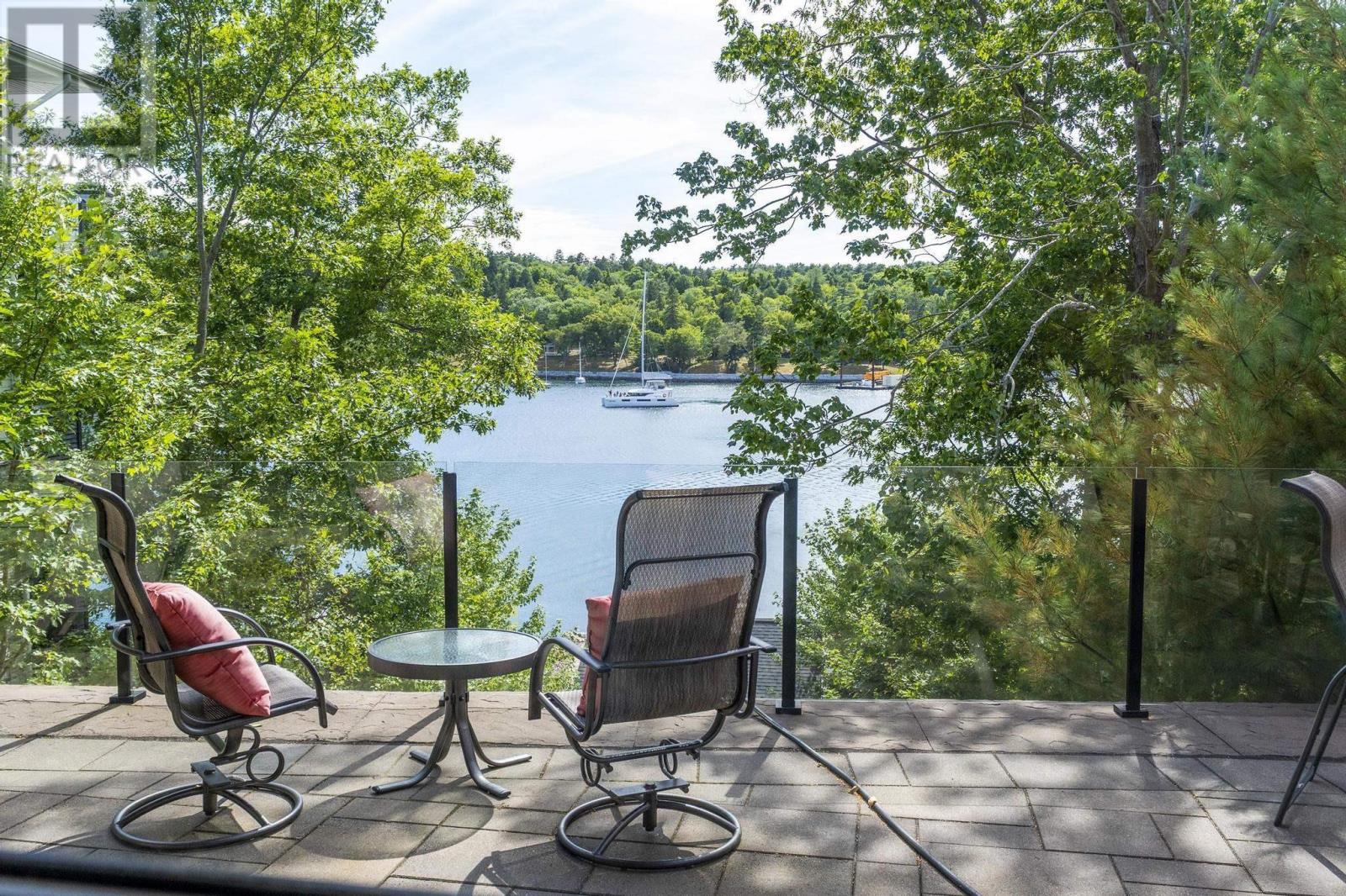 1170 Rockcliffe Street Property Photo 41