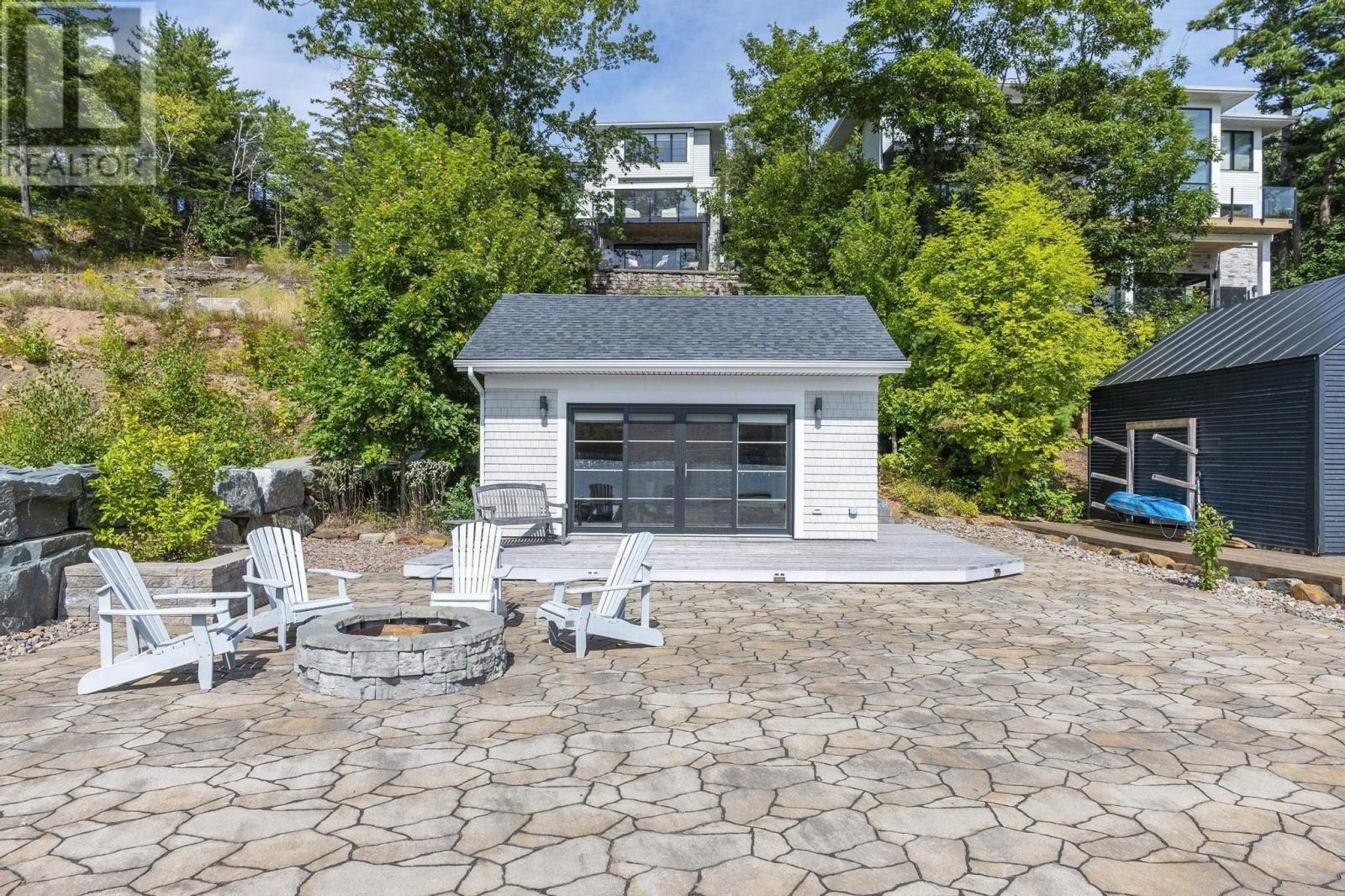1170 Rockcliffe Street Property Photo 45