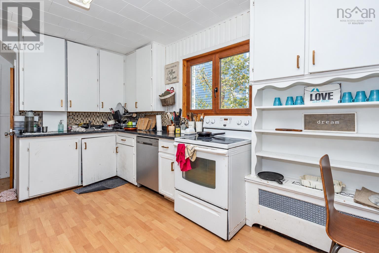 208 Whitney Avenue Property Photo 13