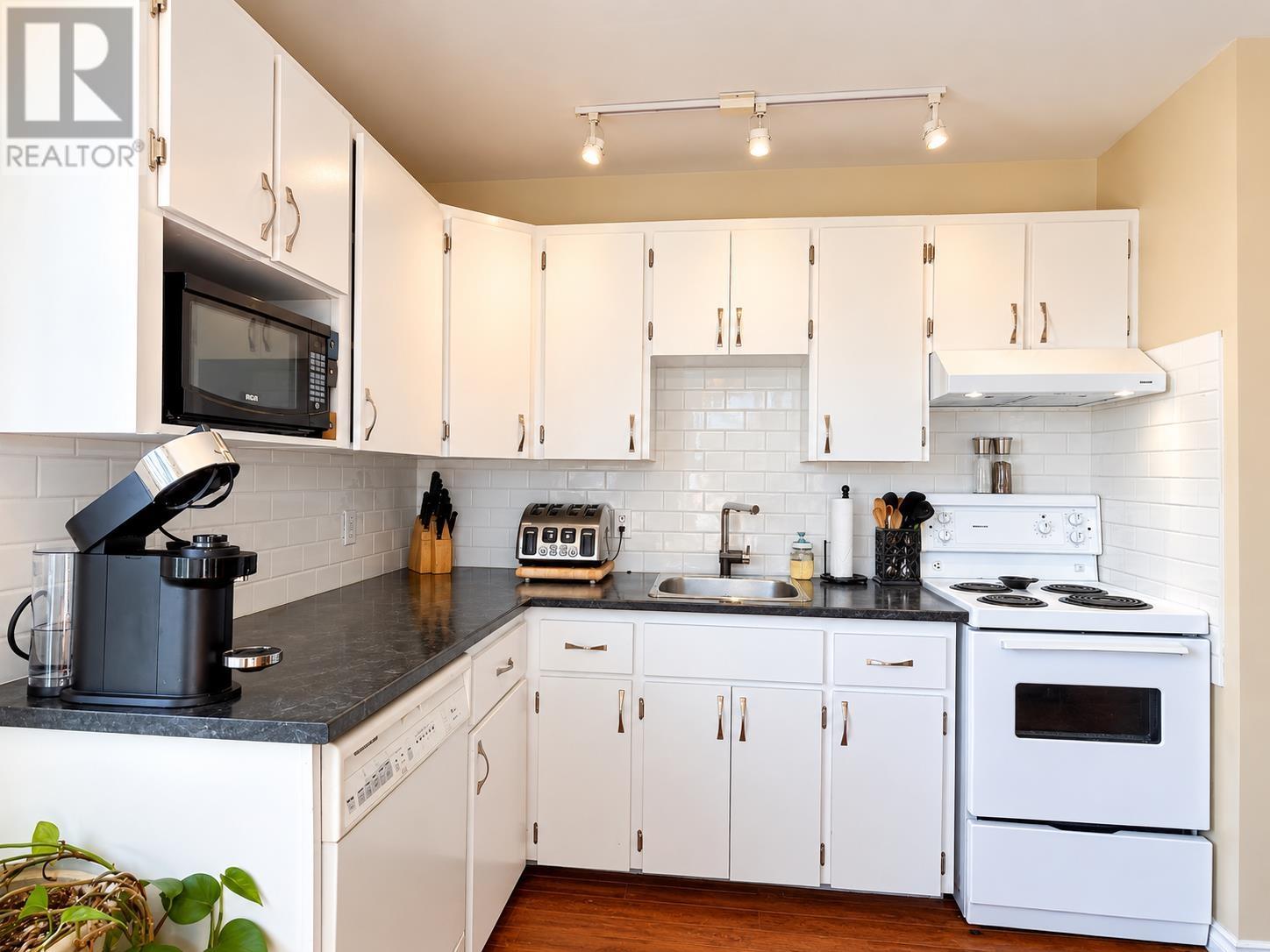 16 Allen Street Property Photo 10
