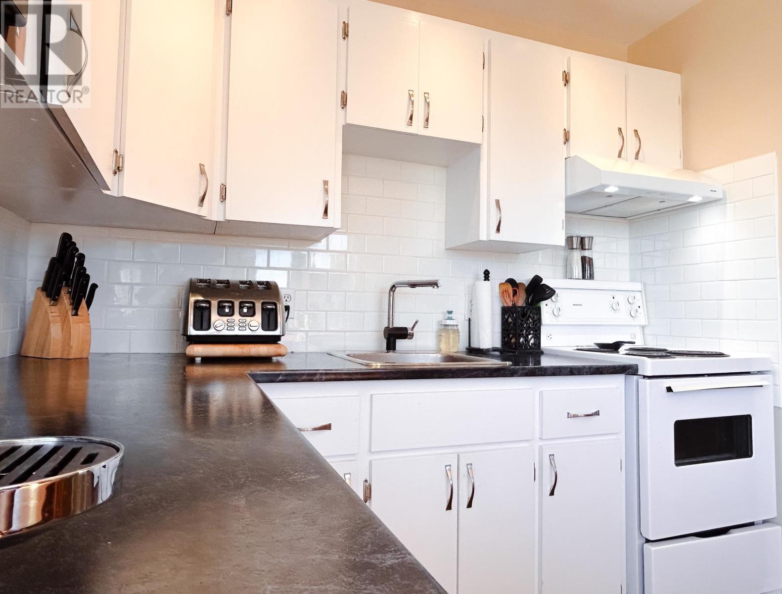 16 Allen Street Property Photo 11