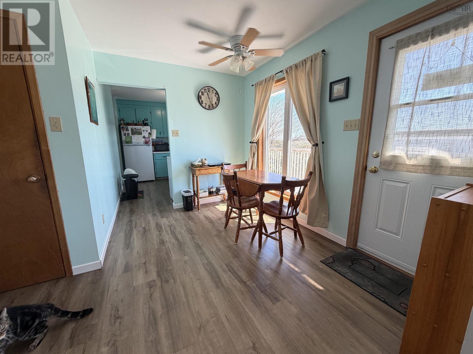 28019 Highway 7 Property Photo 6