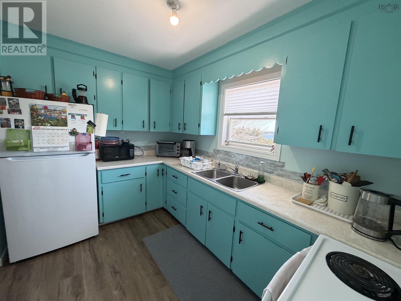 28019 Highway 7 Property Photo 8