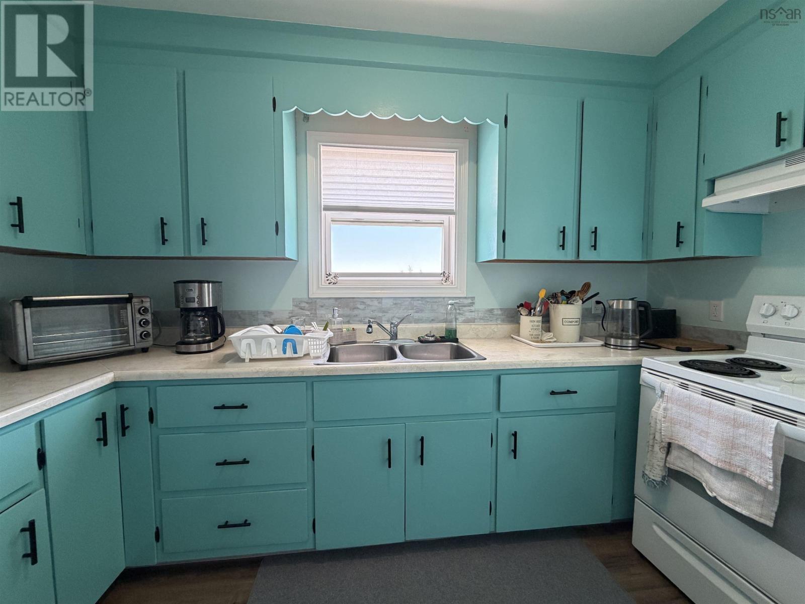 28019 Highway 7 Property Photo 9