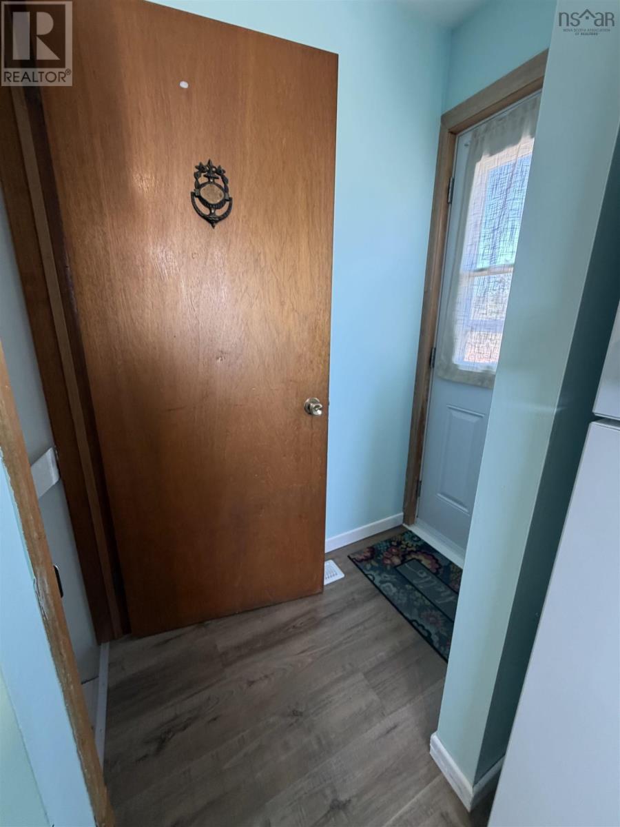 28019 Highway 7 Property Photo 11