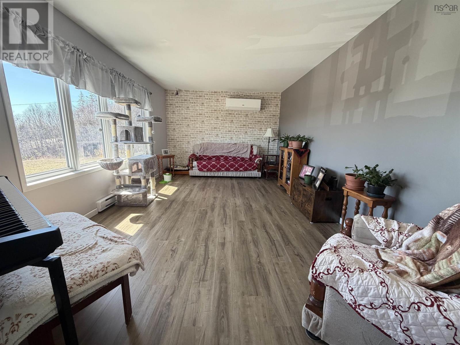 28019 Highway 7 Property Photo 14