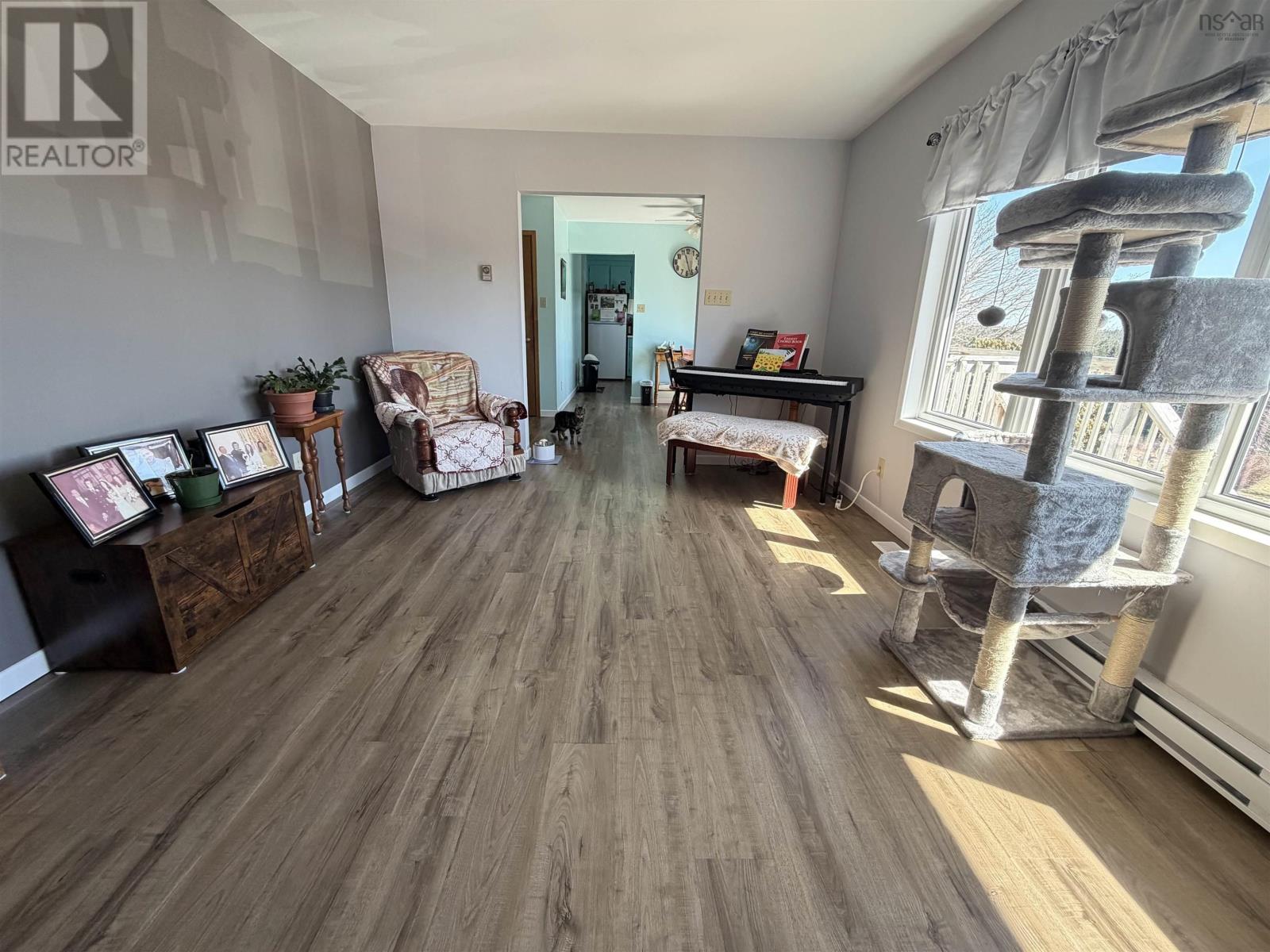 28019 Highway 7 Property Photo 15