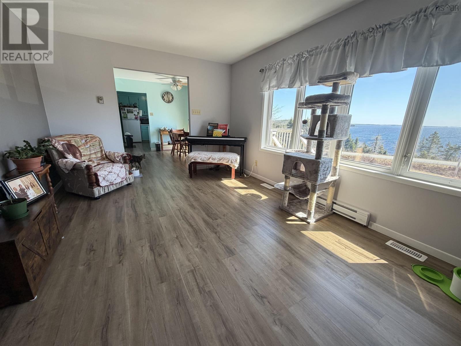28019 Highway 7 Property Photo 16