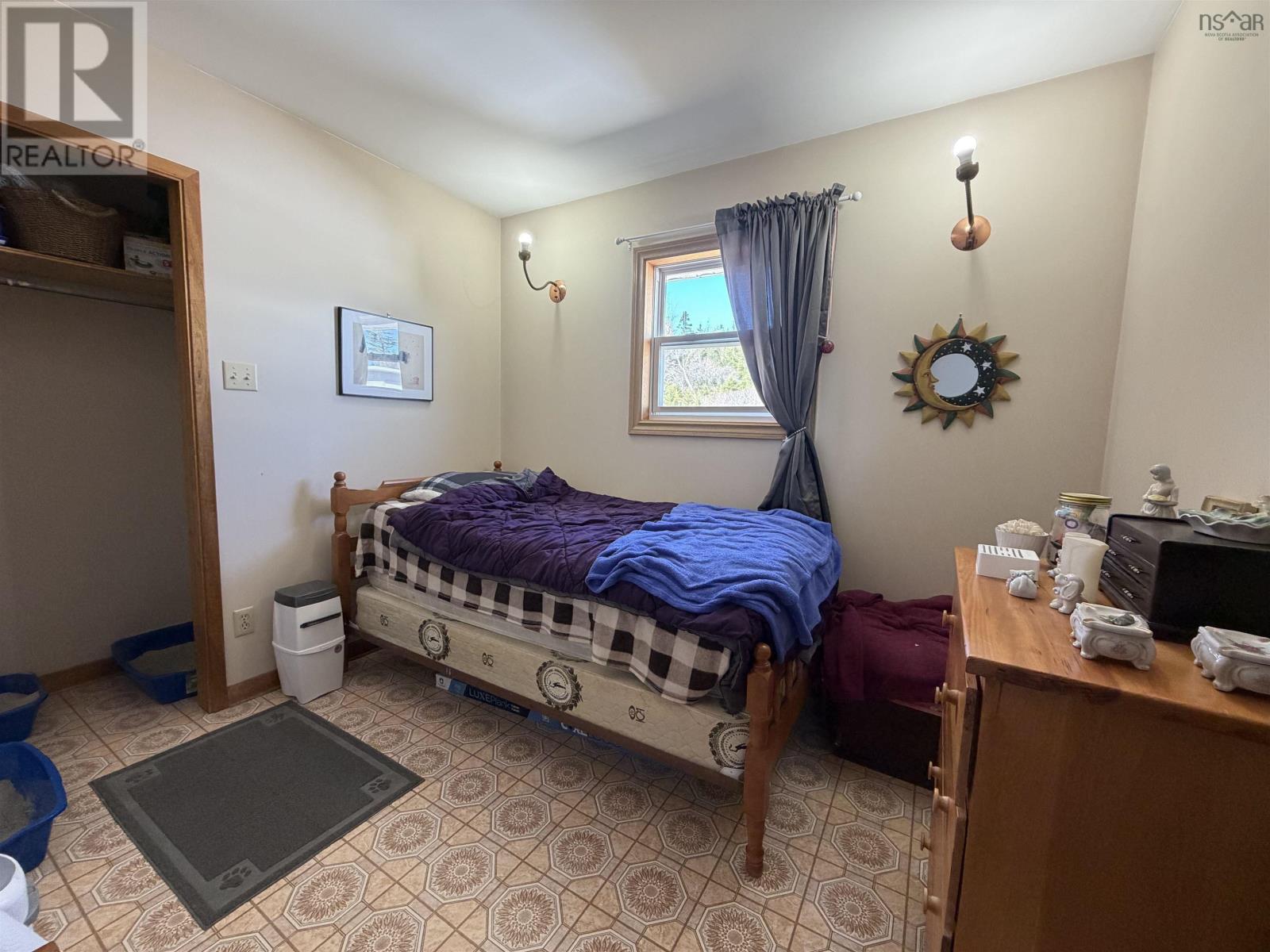 28019 Highway 7 Property Photo 24