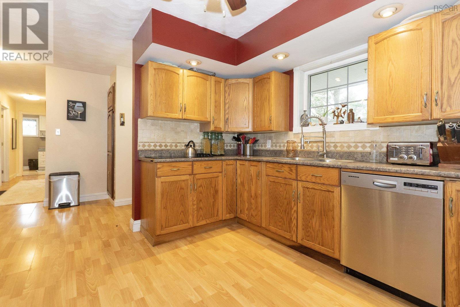 5862 Highway 6 Property Photo 10