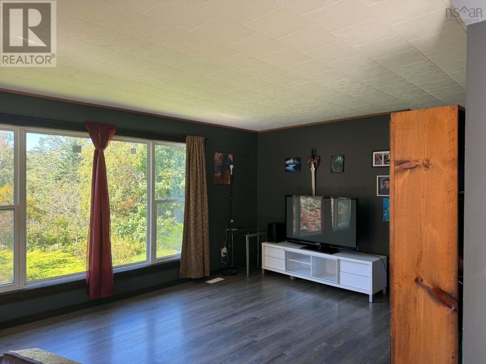 101 Tinkham Road Property Photo 3