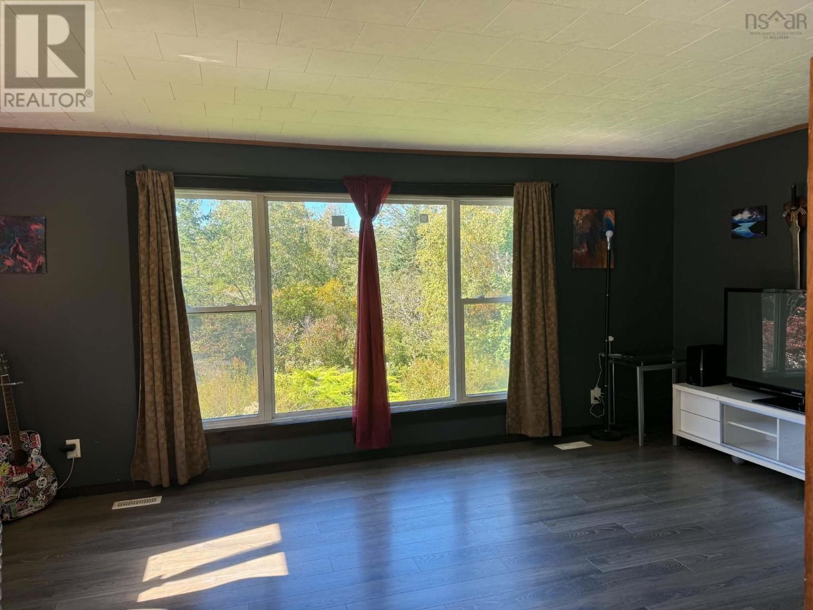 101 Tinkham Road Property Photo 4
