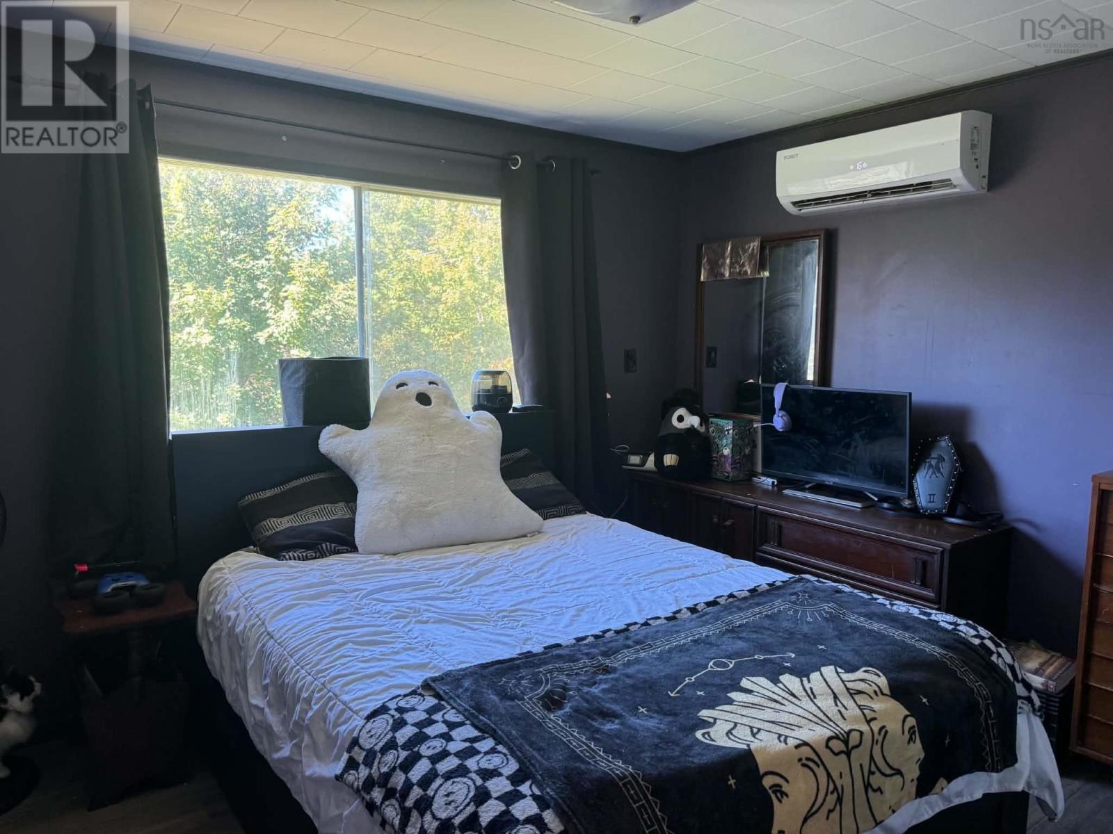 101 Tinkham Road Property Photo 8
