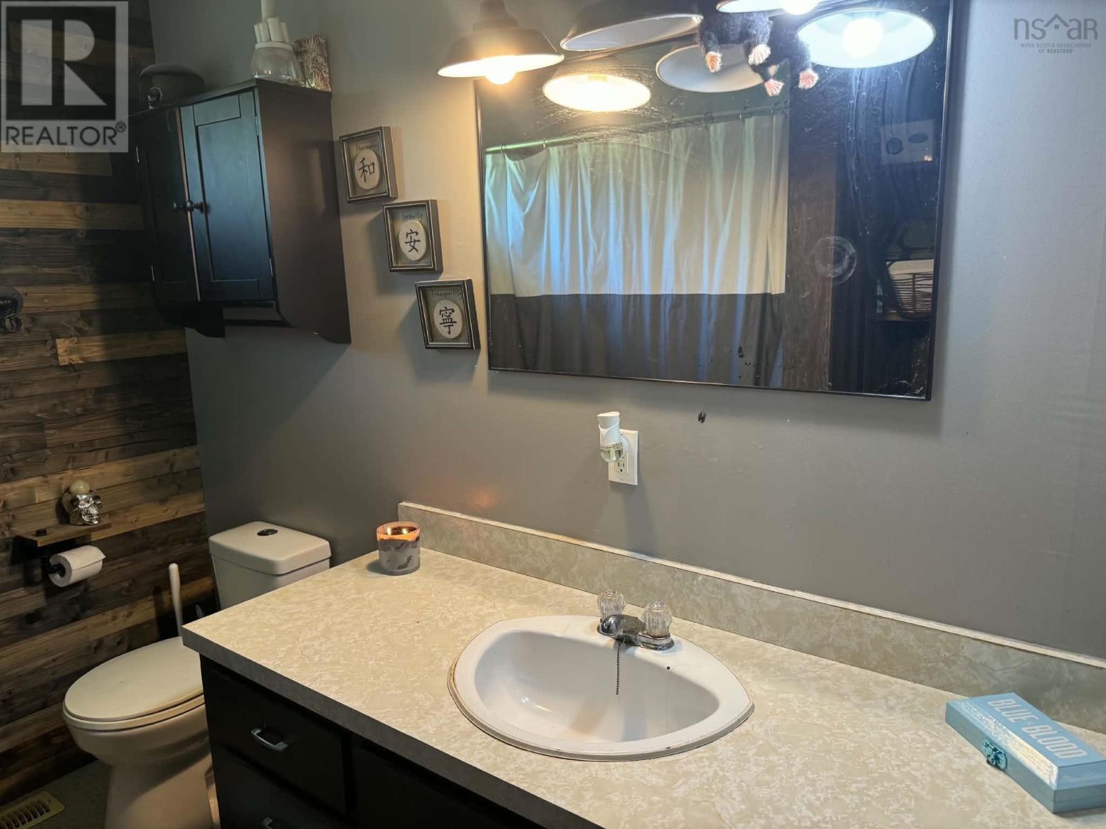 101 Tinkham Road Property Photo 12