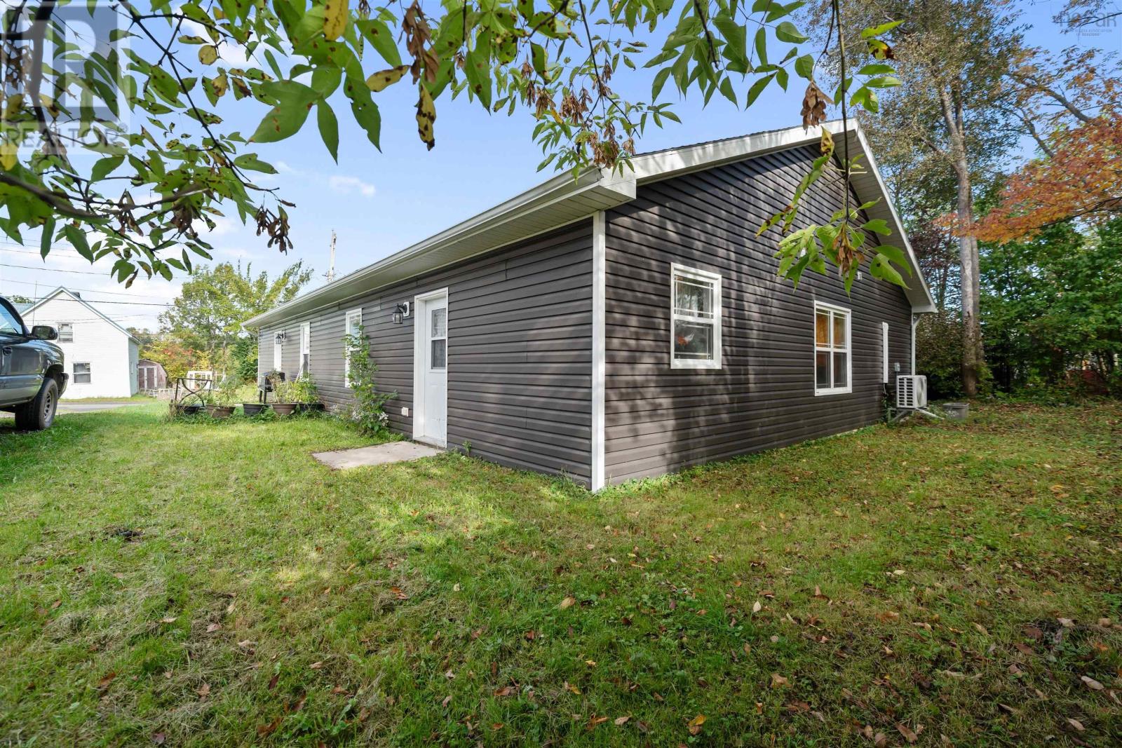 428 Stewart Street Property Photo 3