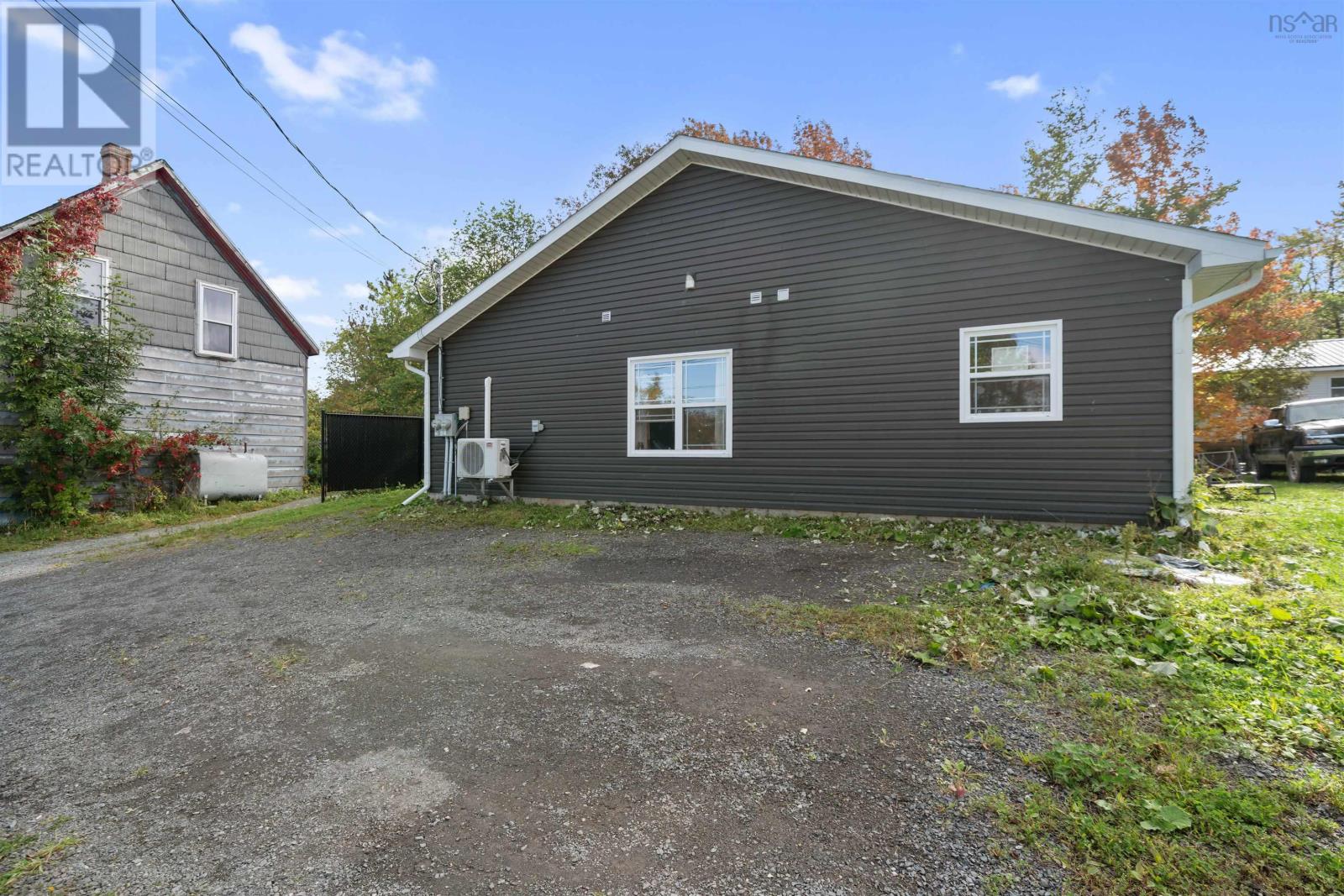 428 Stewart Street Property Photo 4