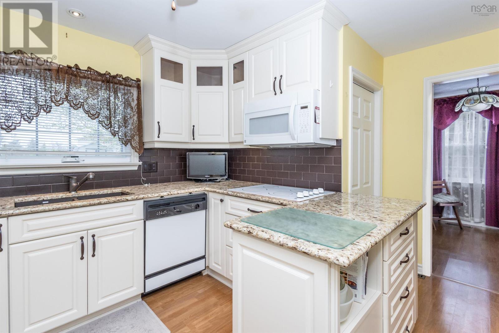 11 Maclean Street Property Photo 13