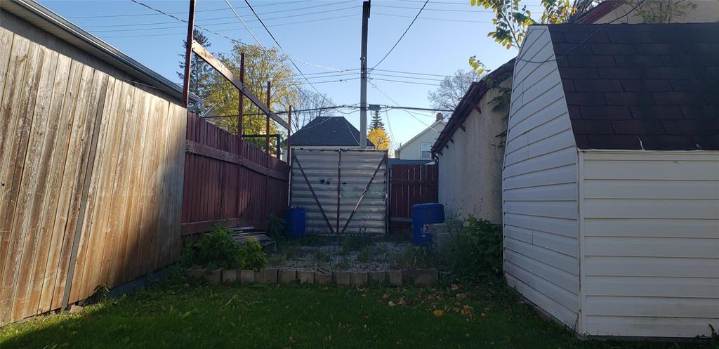 876 William Avenue Property Photo 23